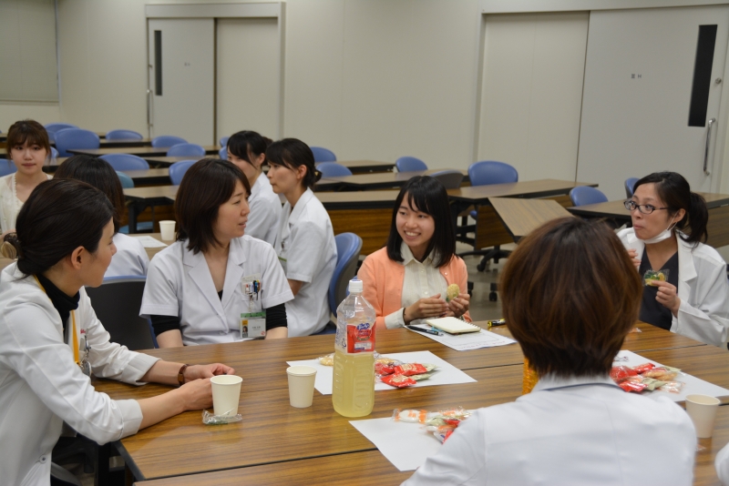 和やかに行われた会談の様子